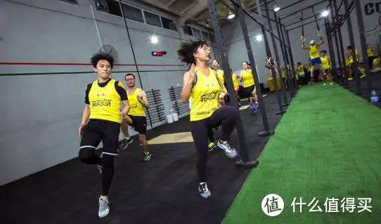 如何利用篮球训练营改进防守技巧?_1